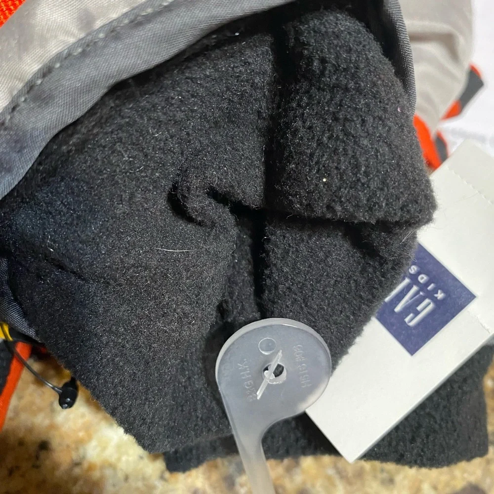 NWT thermal winter kids cloves Gap size Med